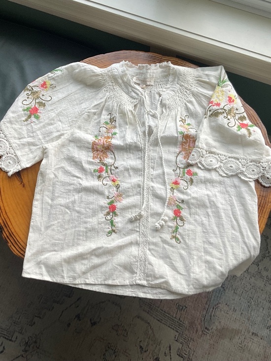 Jennifer & Grace Tops - Jennifer & Grace Embroidered Peasant Blouse w/ Floral Accents Crocheted Trim